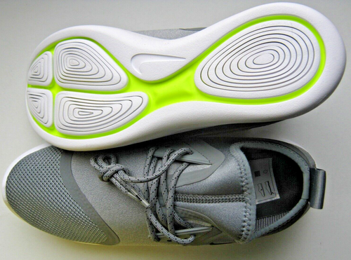 Nike MEN LUNARCHARGE grau US 8,5 D 42 NEU 923619 002 grey white Herren Essential - Foto 2 di 3
