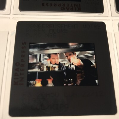 JAMES BOND -DANGEROUSLY YOUR (Roger Moore Grace Jones) PRESSE SLIDE