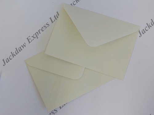 50 x Cream Gummed Envelopes C6/A6 (114 x 162mm) Cardmaking AM757 - Bild 1 von 3