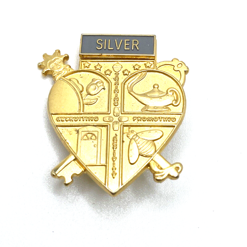 Coat Of Arms Faciteal Scientia Auctus Opera Pulchritudo Recruiter Medal Gold Pin - Picture 2 of 5