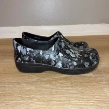 Crocs Women's Neria Pro II Comfort Floral Clogs Slip Resistant Shoes Black Sz 8