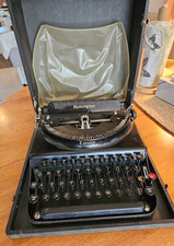 Vintage 1939 Remington Envoy Portable Typewriter w/ Case - Serial SD291211 thumbnail