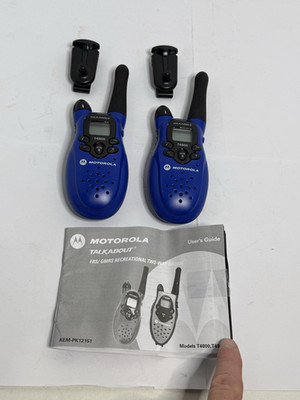 One Pair (2) Motorola Talkabout T4800 Handheld Two Way Radios & Manual (Tested)