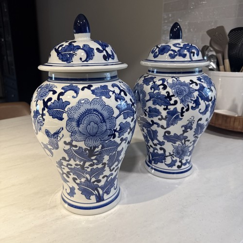 Large Temple Jar Blue White  15.5"H  Chintz Floral Decorative Porcelain Urn Vase