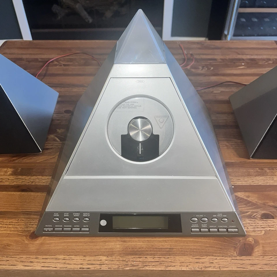 Raro Usado en Excelente Condición Radio Shack Nova Pyramid 13-1317 CD Cassette AM FM Mayormente Funciona / LEER Foto 2 de 4