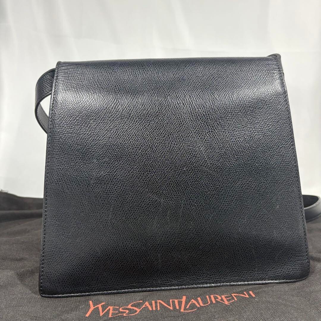 Borsa a tracolla Yves Saint Laurent con borchie linea Y in pelle nera usata