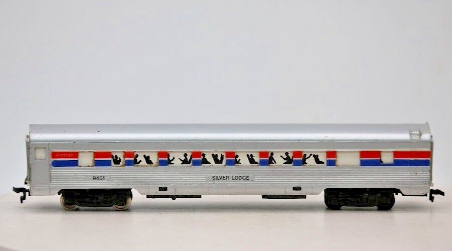 Amtrak HO Scale 9451 Silver Lodge Passenger Coach Car Model