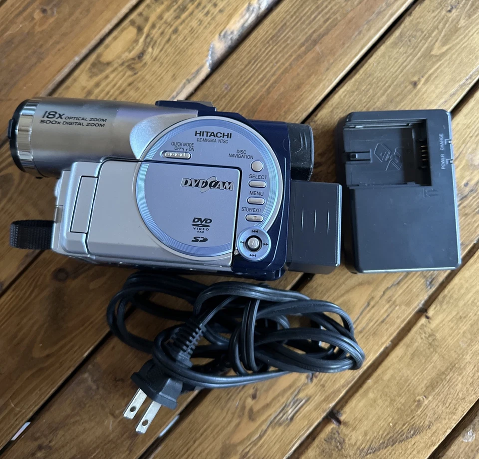 Hitachi DZ-MV550A DVD Camcorder W/ DVD-RW, Charger, Battery TESTED- WORKS - Image 4 of 4