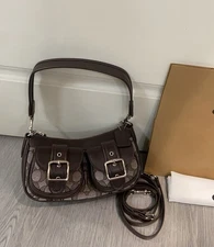 Ashton Bag In Signature Jacquard Oak/Maple CBJ00 Outlet NEW