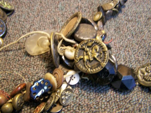 Estate Find Strings Chain Antique Buttons Sewing Mixed Lot - Picture 13 of 24
