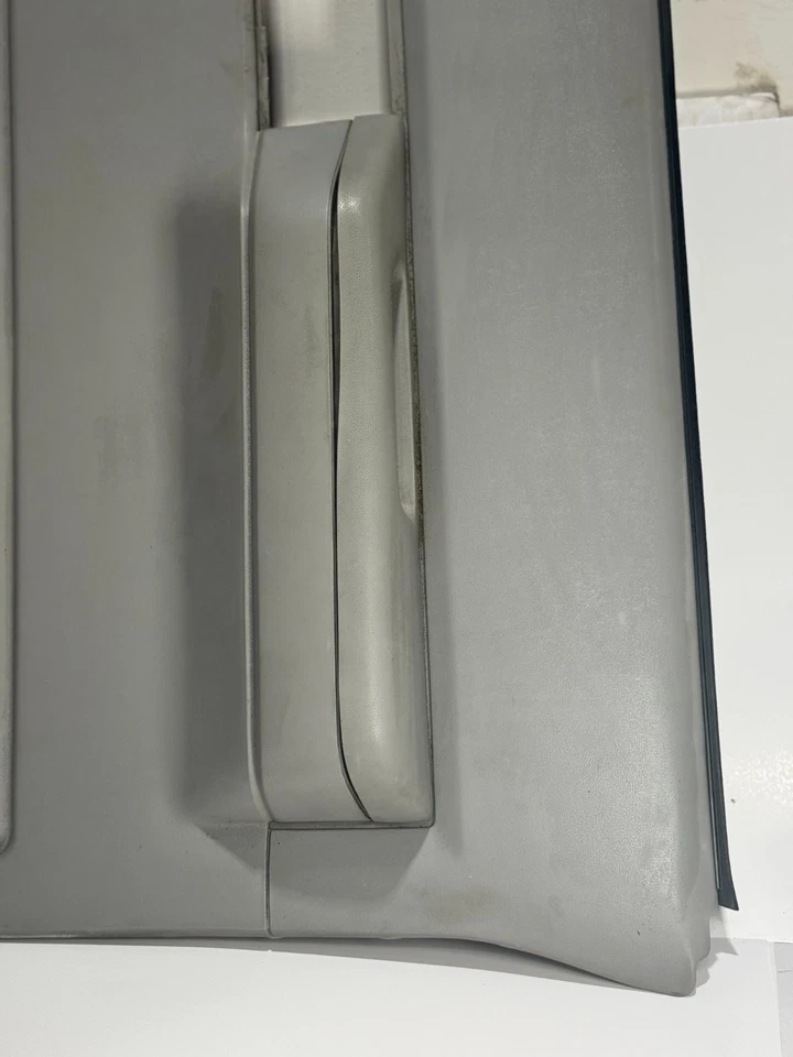 Chevy/GMC C/K 1500 1988-1994 CHEYENNE PASS PUERTA LATERAL DERECHA PANEL DE TARJETAS PIEL GRIS Foto 4 de 4