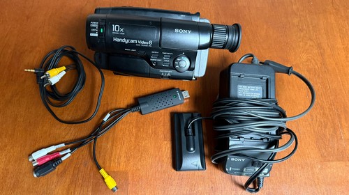 Sony Handycam Video 8 CCD-TR340E + USB to PC complete and 100% Good