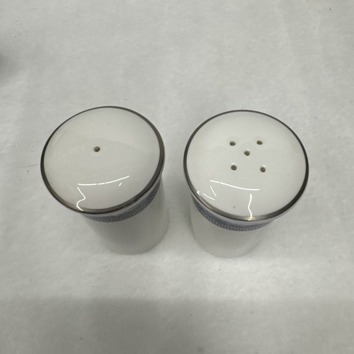 Set shaker sale e pepe Royal Doulton vintage inglese Bone China 2,75" - Foto 4 di 6