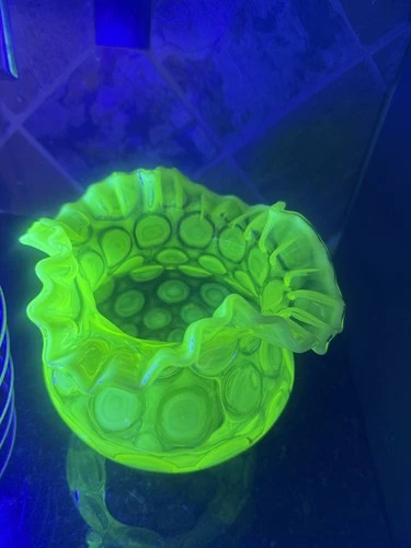 Early Fenton Uranium Opalescent Topaz Glass Ruffled Vase,rare Coin spot.glows