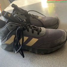 Adidas Ownthegame men's basketball shoes Size 6 Excellent Condition Used