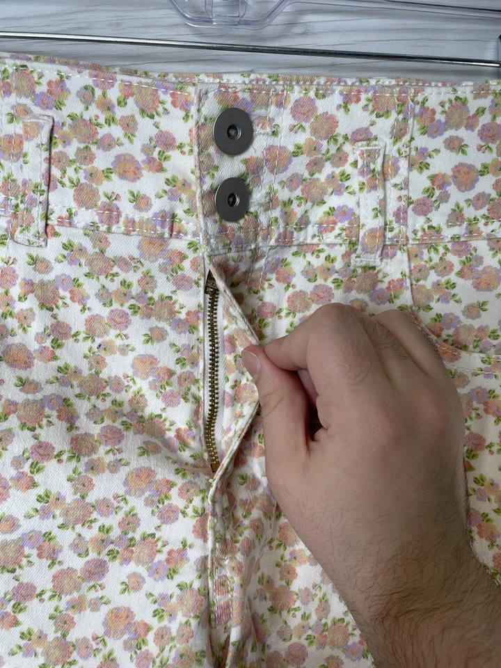 No Boundaries Shorts Womens Juniors 11 White Floral Print Stretch Denim Zip Fly - Image 2 of 4