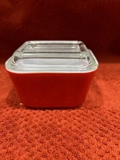 Pyrex Refrigerator Dish 1 1/2 Cup W/ribbed Lid 501 4”T X 3.25”W X 4.25”L