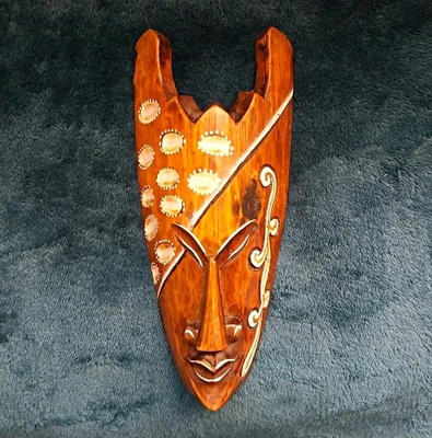 Ghana Tribal Wall Mask, Brown & White, Painted, 23 cm - Image 1 of 3