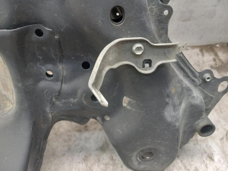 10-18 TOYOTA PRIUS V TRAVESAÑO DELANTERO SUSPENSOUN K-FRAME VIN UE Foto 2 de 4