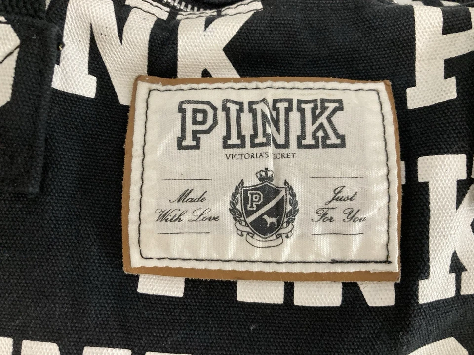 Bolso de Hombro Victoria's Secret Rosa Blanco y Negro Estampado Grande de Lona Foto 2 de 4