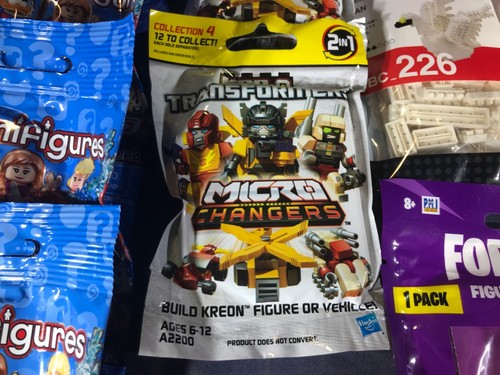 M4-43 MIXED LOT OF BRAND NEW FIGURINES & KEYCHAIN FIGURINES - LOT OF 19 ITEMS - Afbeelding 3 van 9