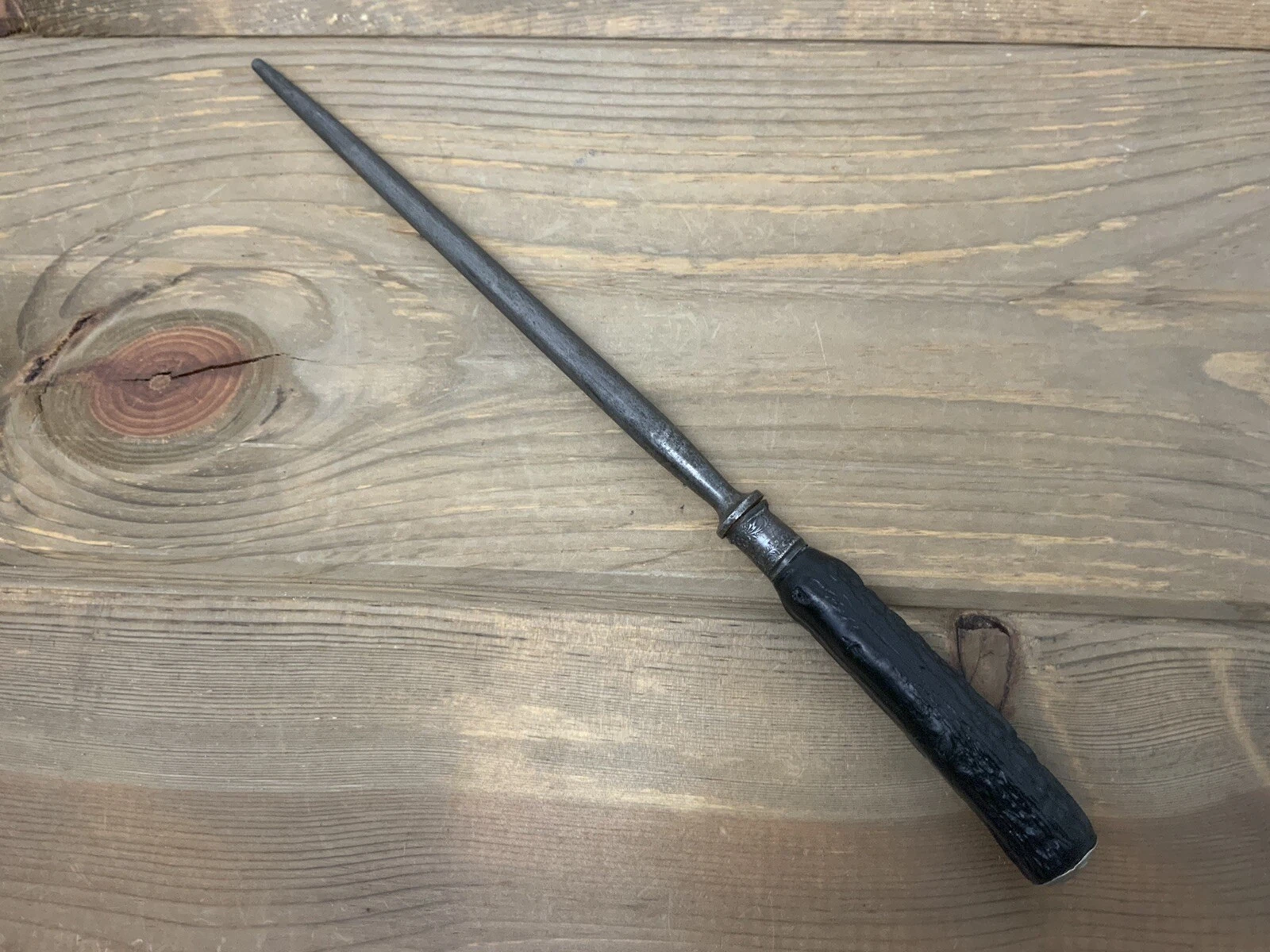 Vtg Lee’s 13” Knife Sharpening Steel Honing Rod Black Stag Antler Sterling
Opens in a new window or