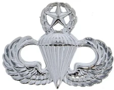 US ARMY JUMP WINGS PIN / U.S. AIR FORCE MASTER PARACHUTIST BADGE PIN