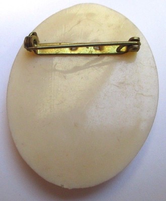 broche art déco bijou vintage camée beige buste de femme belle résine