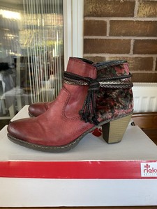 womens maroon booties