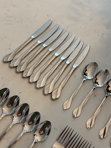 33 Pc Oneida Tribeca Flatware Glossy Stainless Steel Spoons Forks Knives - Picture 2 of 7