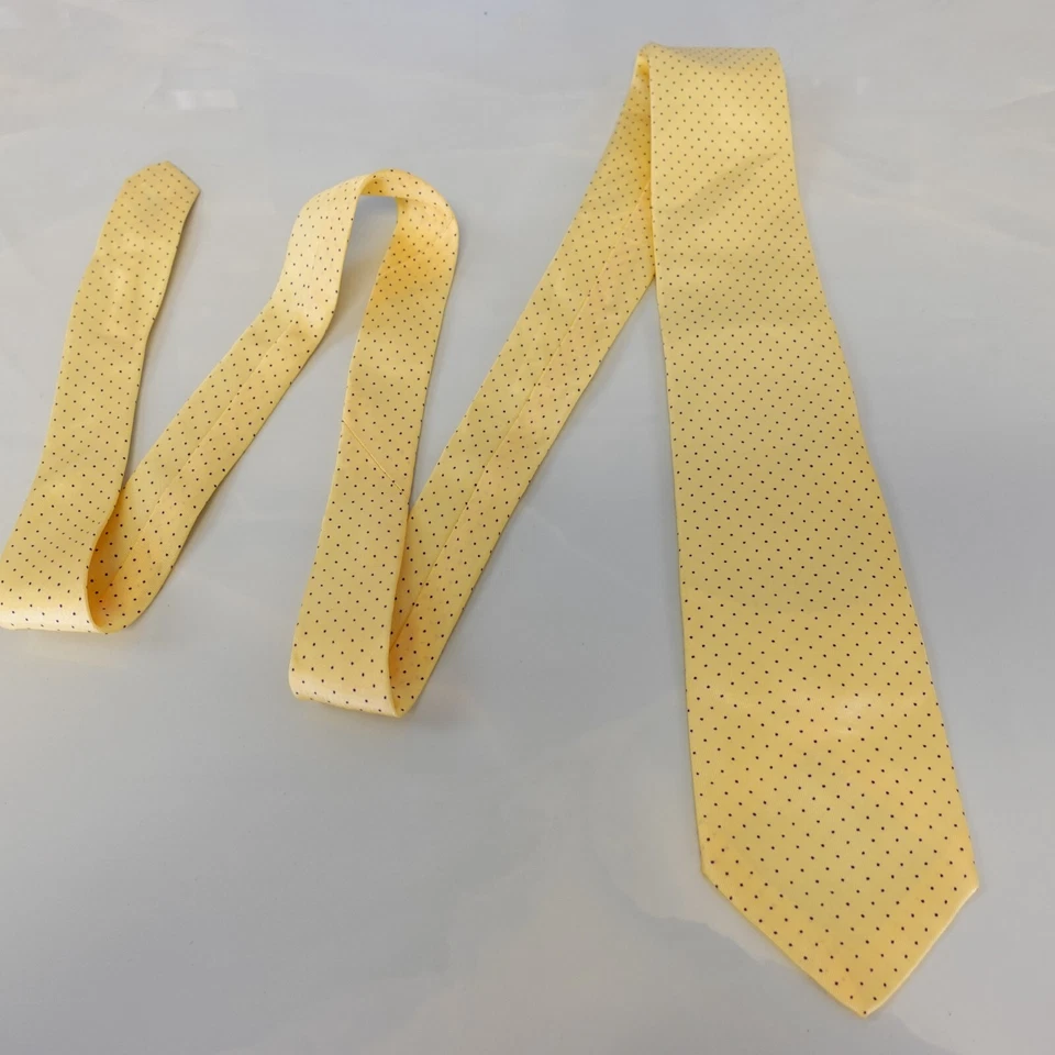 Vestido Traje Corbata Para Hombres Amarillo Micro Lunares Sarga Tejido Prendas para el Cuello Corpcore KETCH Foto 3 de 4