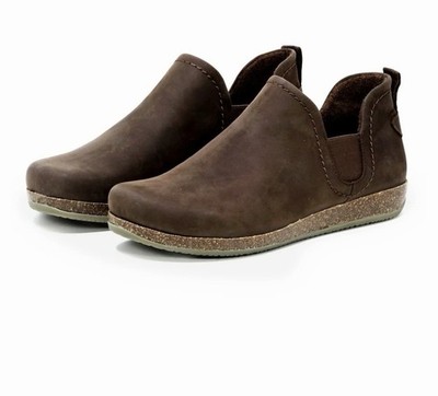 Stegmann Leven Leather Chelsea Shoe. Brown  Woman s Size 6.