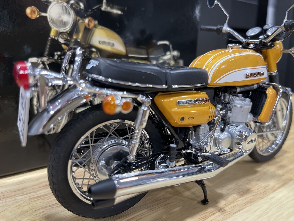 Minichamps Classic Bike Series No.5 1/12 1972 Suzuki Gt 750J Minichamps Classic Bike Series No.5 1/12 1972 Suzuki Gt 750J