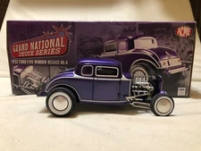 FORD 1932 GRAND NATIONAL DEUCE  #4 PURPLE 5 WINDOW  NON FENDERED 1/18 ACME