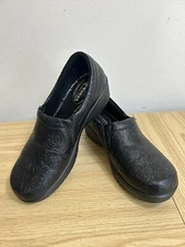 Easy Works Womens Size 8 M Black Slip Resistant Clogs