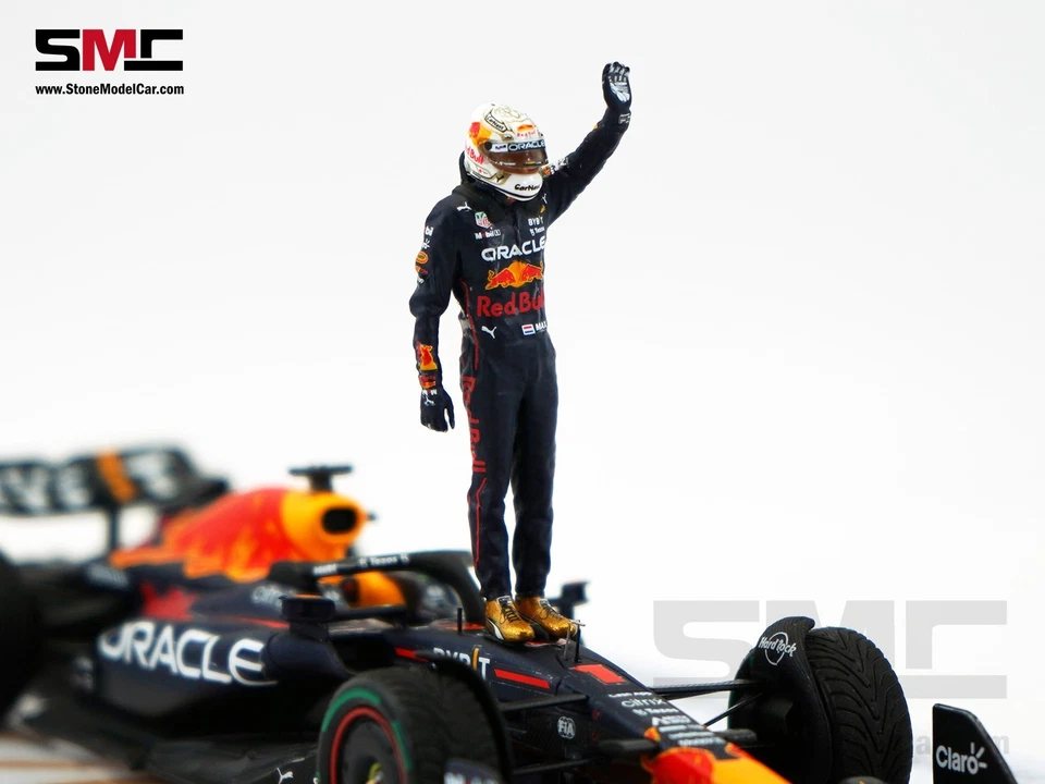 Red Bull F1 RB18 Max Verstappen Japan 2022 World Champion 1:43 Spark SMC Figure - Image 3 of 4