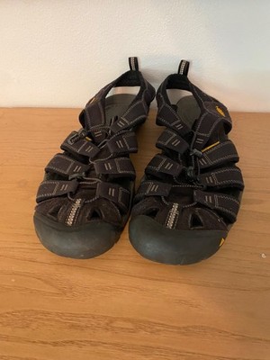 KEEN Men's Clearwater CNX Closed Toe Lightweight Adventure Hiking and Water Sand