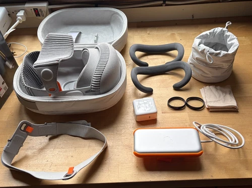 Apple Vision Pro 256GB  with Warranty and lots of extras - See description