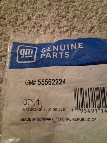 Genuine GM OEM Part 55562224 Engine Camshaft Bolt NEW OLD STOCK