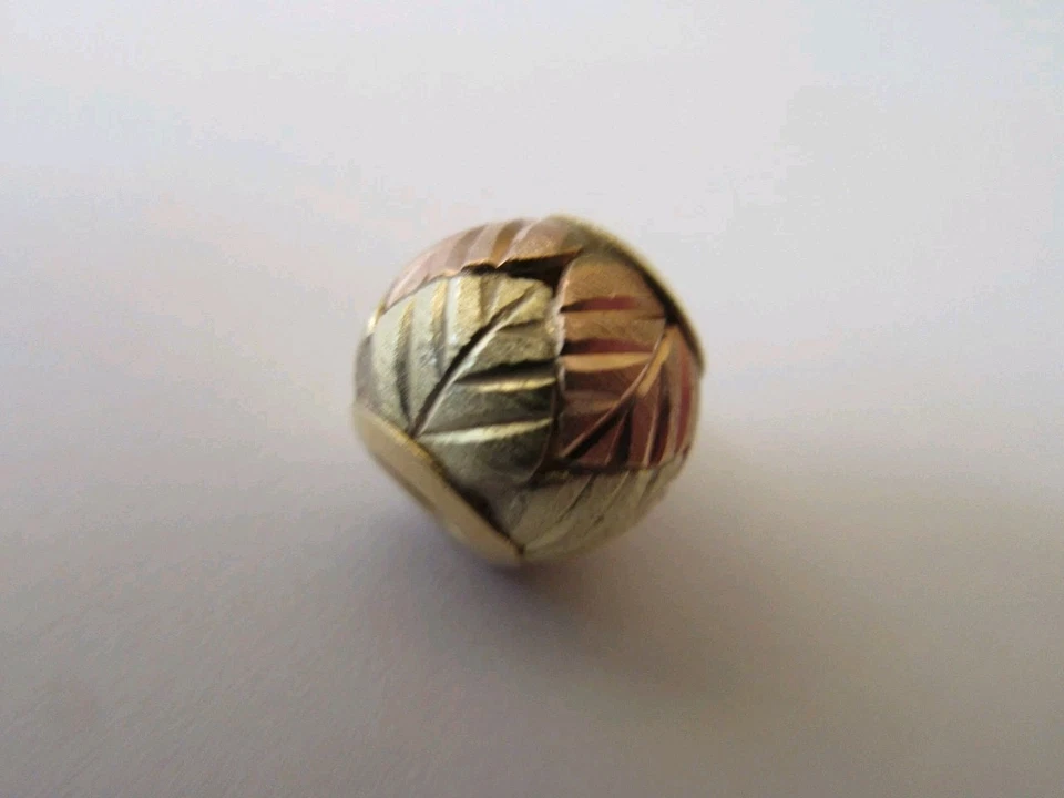 **Colgante de bola Black Hills dorado 10K HOJA ÚNICA CUENTA** Foto 4 de 4