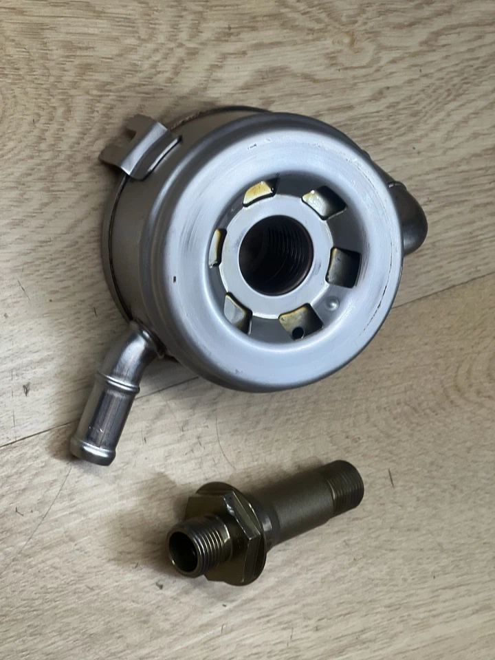 Enfriador de aceite de motor OEM 2000-2009 Lexus GX470 Toyota 4Runner Tundra Sequoia Foto 3 de 4