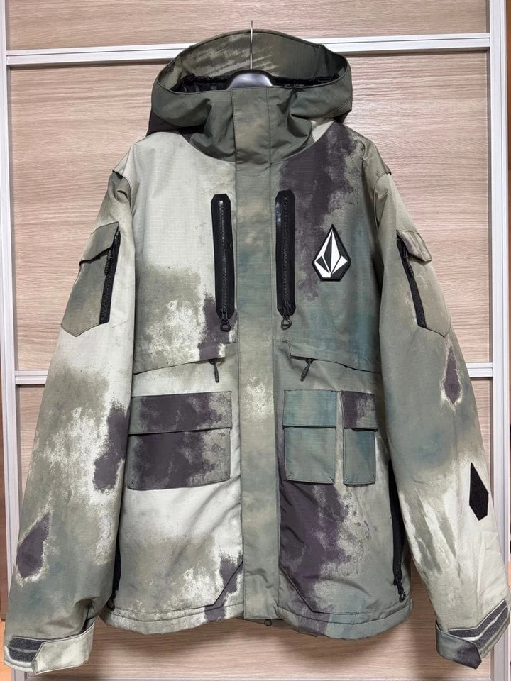 Used Volcom Camo Snowboard Jacket Men’s Size L Waterproof - Image 2 of 4