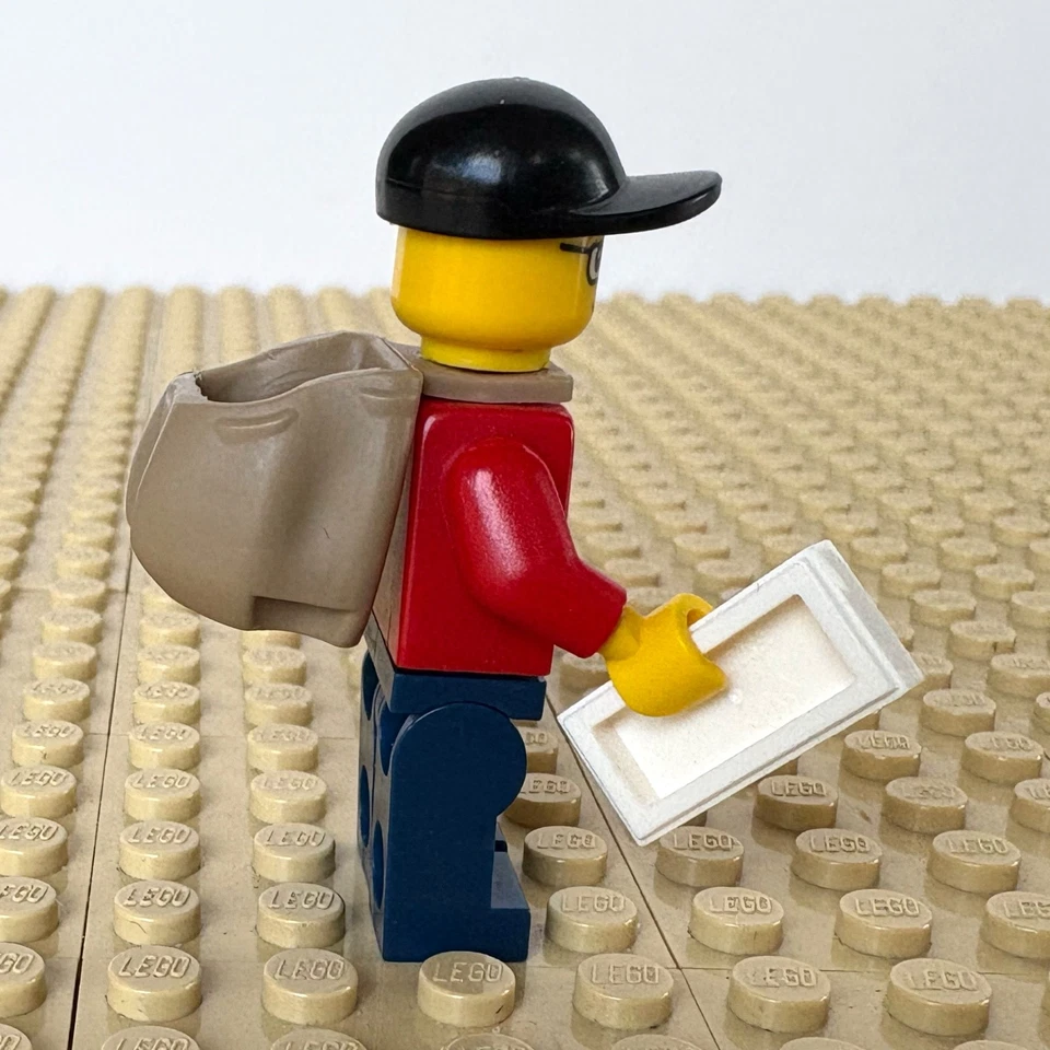 LEGO Creator Winter Village 🎄 Post Man twn145, 10222 POST OFFICE 2011 CHRISTMAS - Image 2 of 4