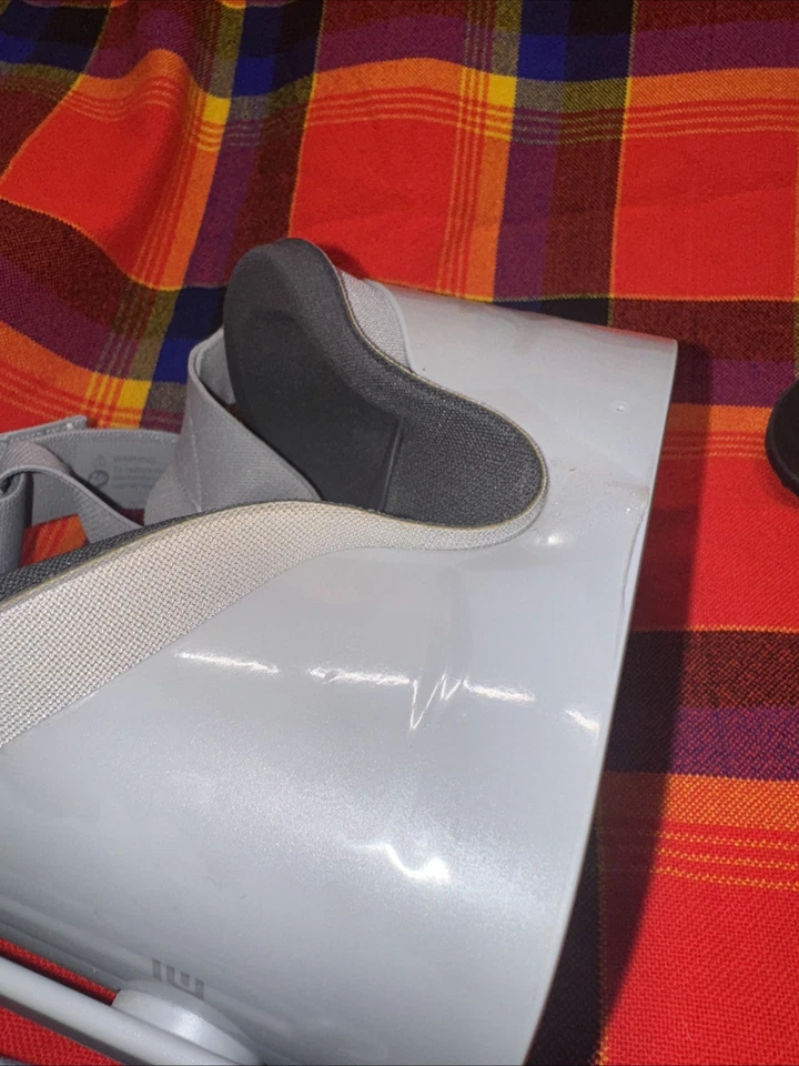 Fone de Ouvido de Realidade Virtual Oculus Go 64GB, Independente, Acessório de Videogame VR - Imagem 2 de 4