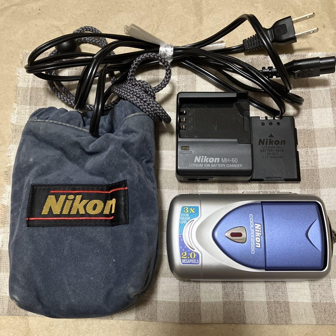 Nikon COOLPIX 2500 オールドコンデジ　希少な充電器付き　電池 Nikon Coolpix 2500 Digital Camera Silver/Blue Compact Used