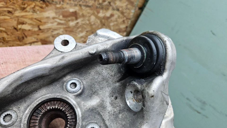 Buje de nudillos eje delantero derecho pasajero BMW F10 535Xi xDrive 11-16 OEM Foto 3 de 4