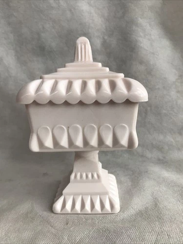 Vintage Westmoreland Wedding Cake Box Milk Glass Square Pedestal Candy Dish 6”