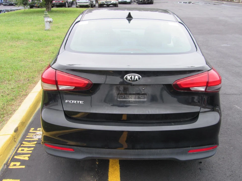 Kia Forte 2017 cabina caja de fusibles Foto 3 de 4