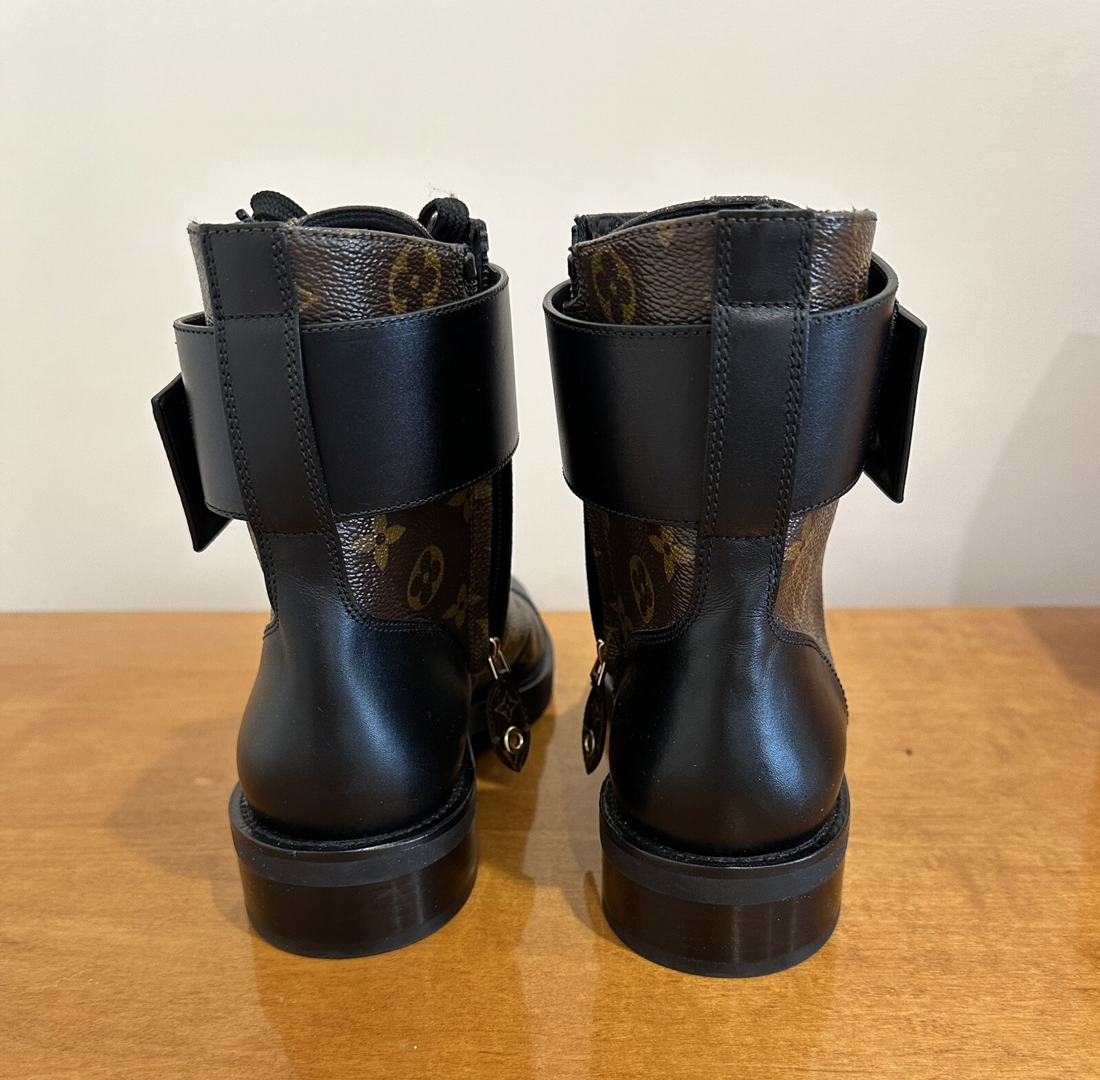 NIB Louis Vuitton Wonderland Ranger Boots IT 39, US 8.5 Side ZIP, Logo, Brown. image 5