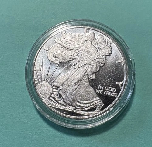 1/2 TROY OZ .999 FINE SILVER Walking Liberty Round Uncirculated ⭐️